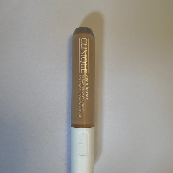 Clinique concealer - Picture 3 of 4